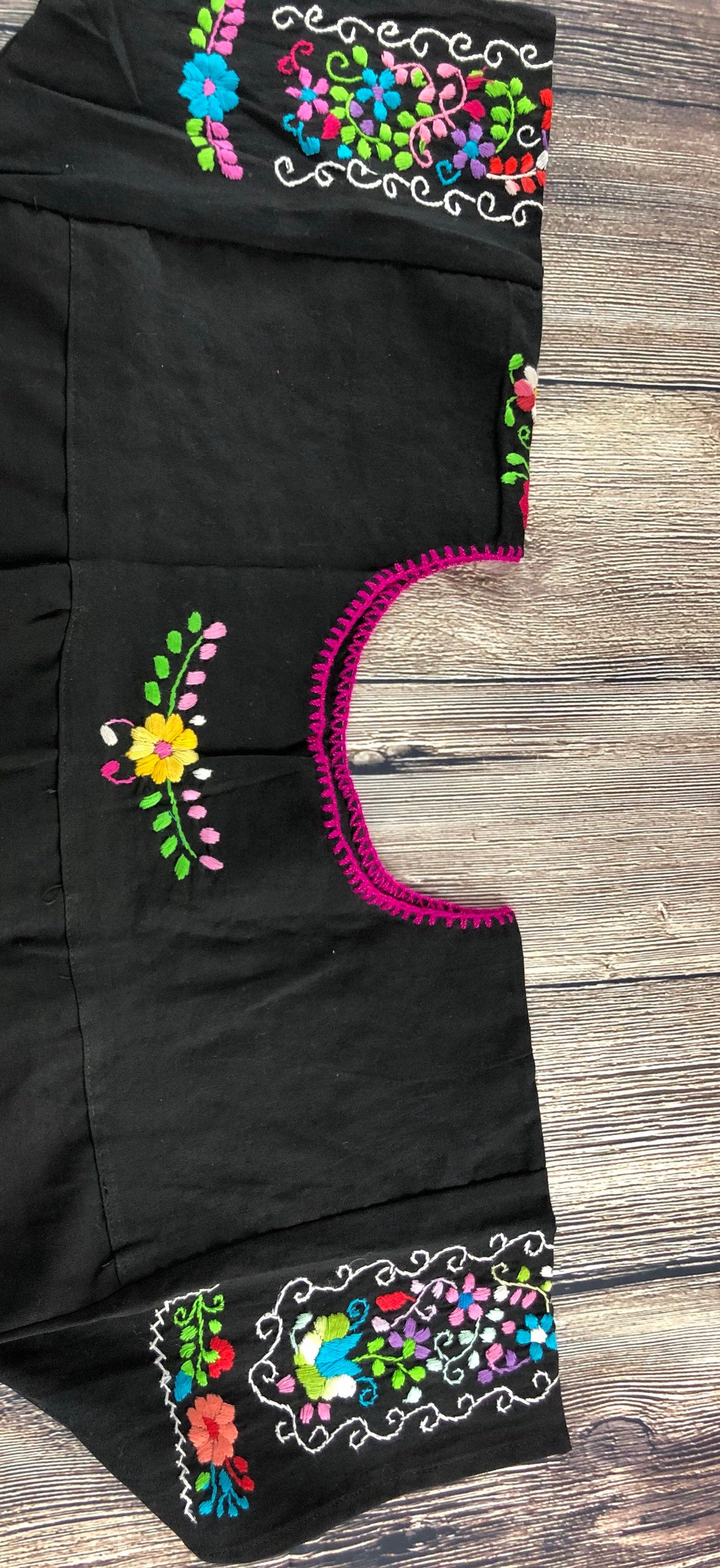 Small Mexican Rococo Embroidery Top, Fiesta Blouse Small, Hand Embroidery blouse