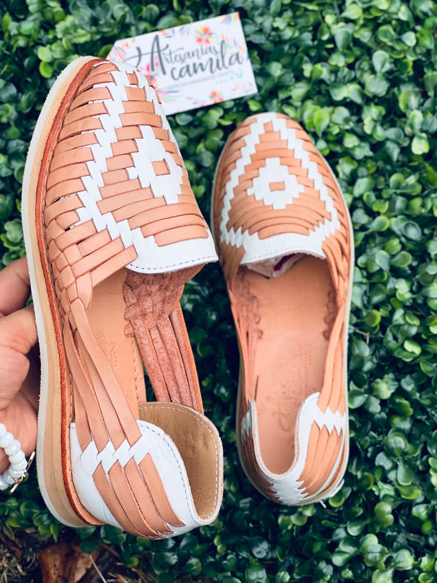 AZTECA WHITE/ TAN