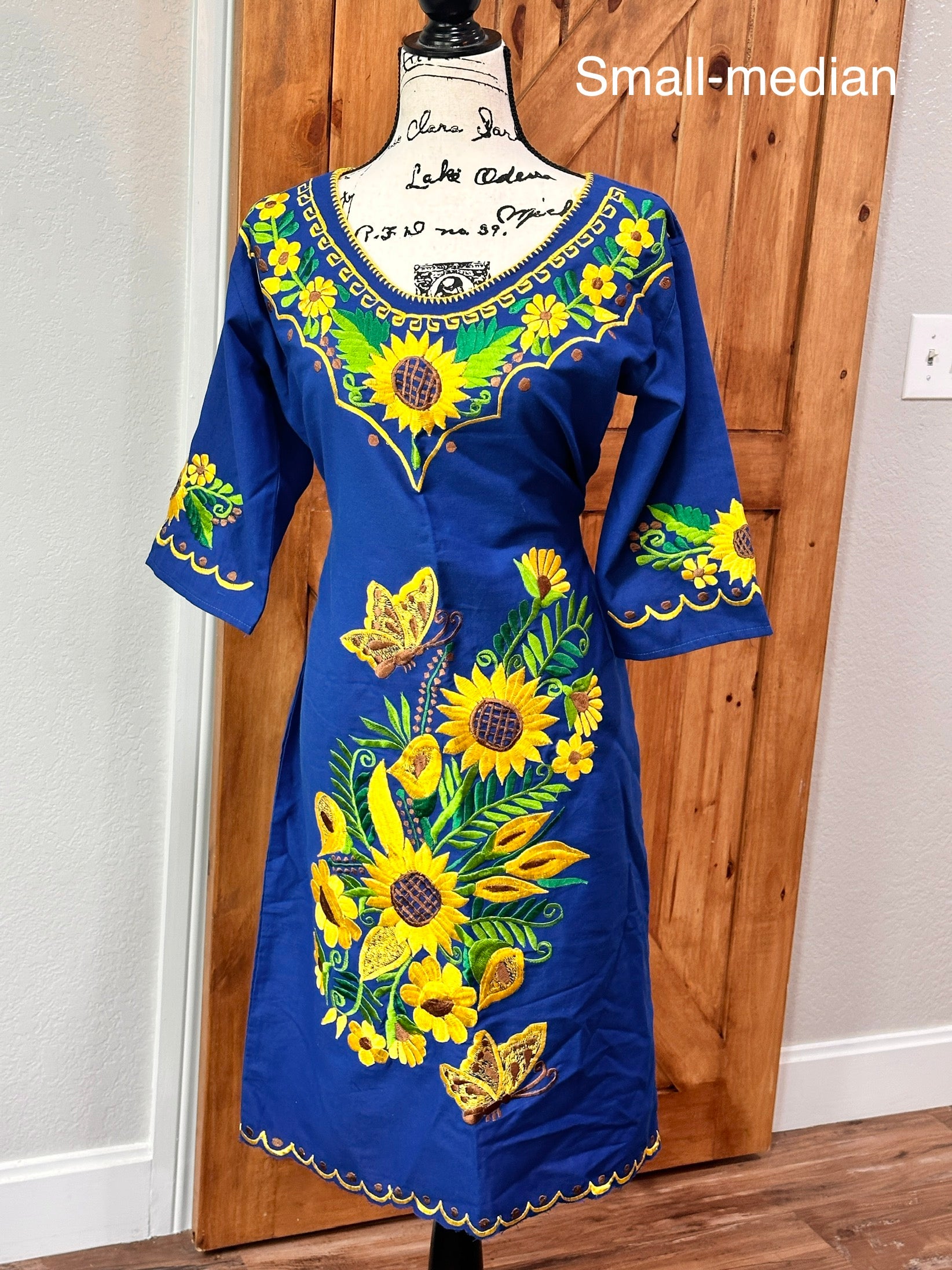 blue sunflower dress Dress- Embroidery S-M – Artesanias Camila Size:3XL / 17.5