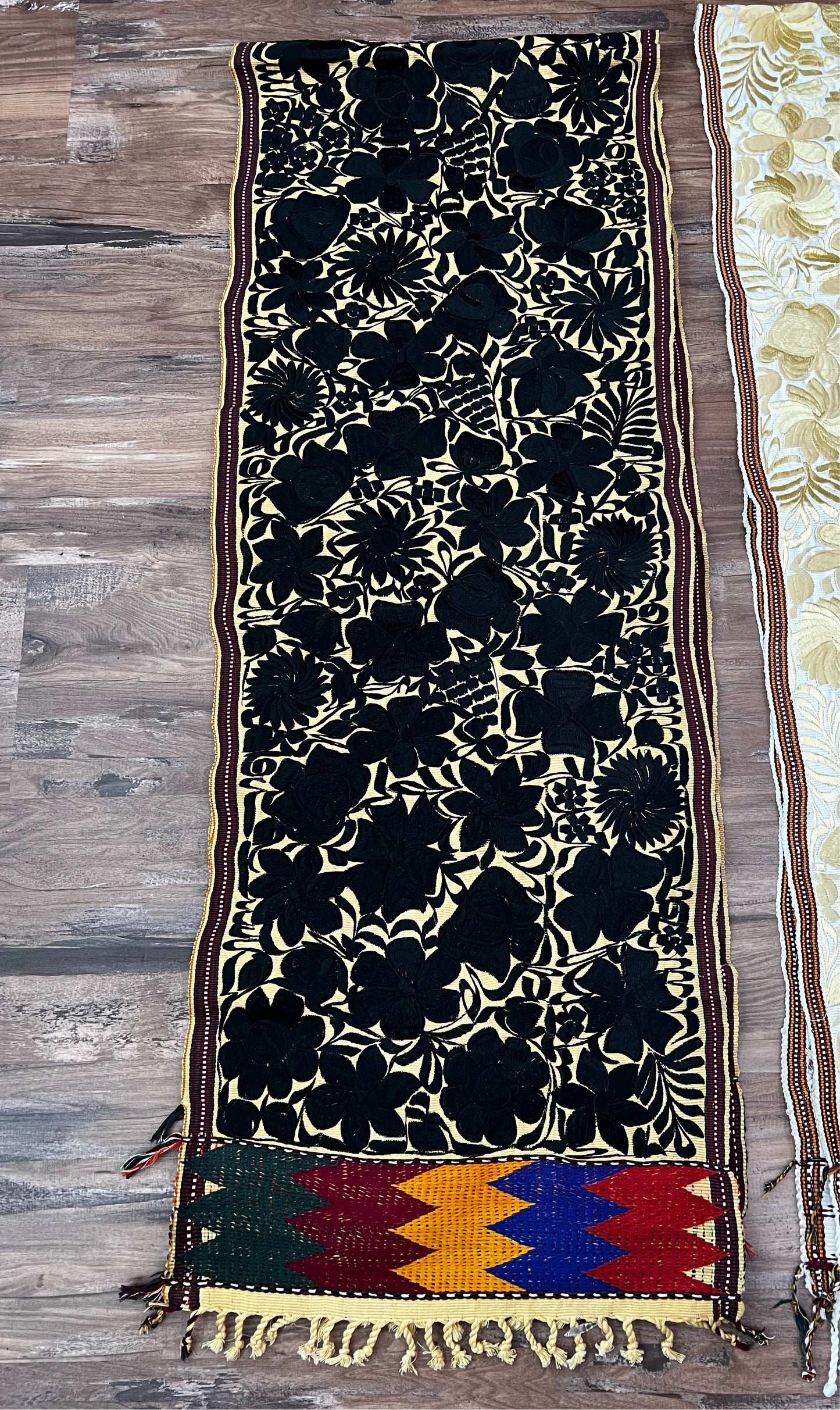 Las Flores Table Runner~ Bed Runner Beige /Black